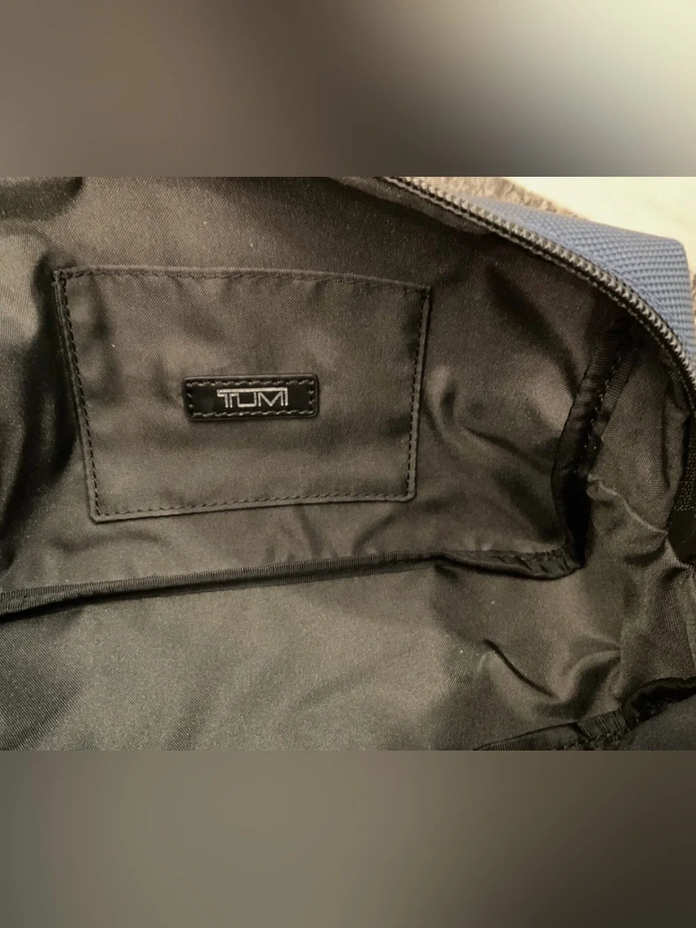 NEW - TUMI Zippered Medium Kit - Pouch - Cosmetic Bag - NAVY BLUE